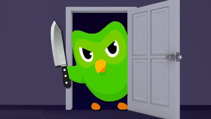 Hình Duolingo tức giận cầm dao